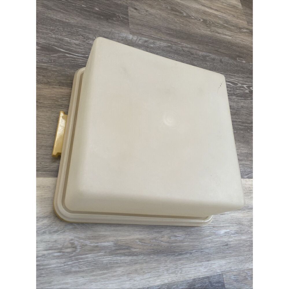 Harvest Gold Tupperware Square Cake Carrier Taker 1242-1 w Lid 1241-1